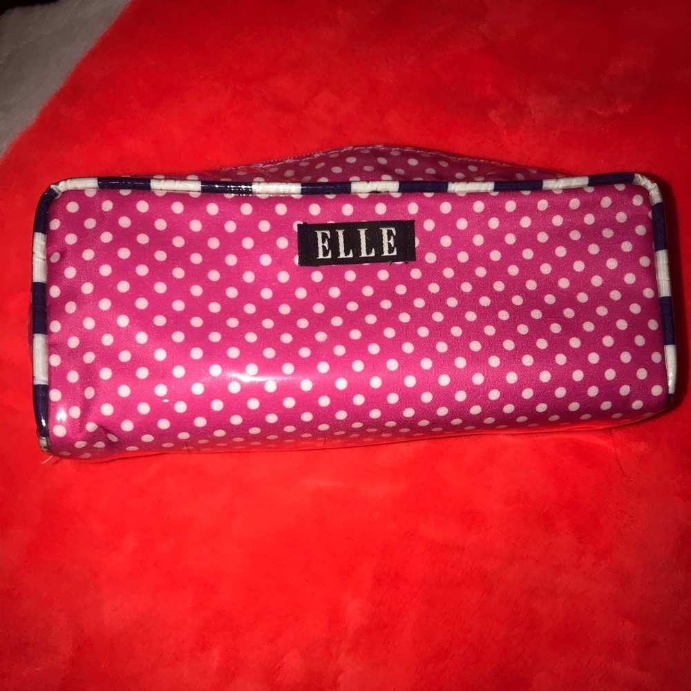 Elle makeup bag👝